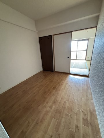 マンション新屋の洋室