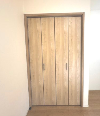 【収納】 | ダイヤモンドヒルズ阪東橋 | 丈の長いお召し物もかけられるクローゼット※クリーニング前の写真です