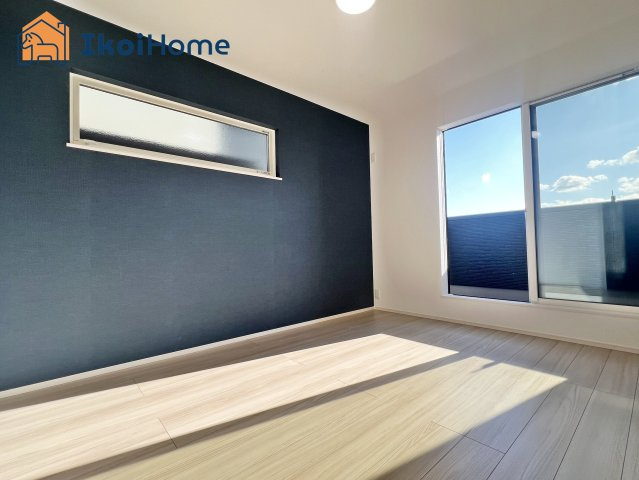 明石市朝霧南町3丁目第2　全3棟　2号棟　新築戸建の寝室|【ホームページに現地動画掲載中】●年中無休：当日予約可●2階は4部屋あり、窓も多く陽当たり通風良好！