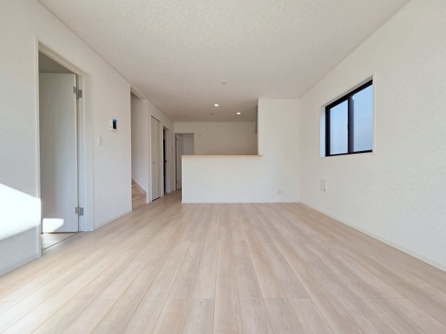 【前面道路含む現地写真】 | 東海市名和町第18　4号棟