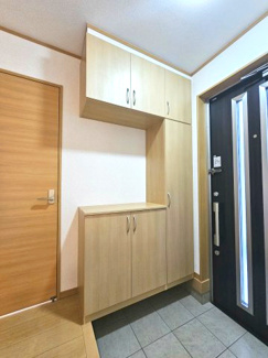 【玄関】 | 春日部市藤塚 築浅中古戸建 | 玄関には大型のシューズボックス