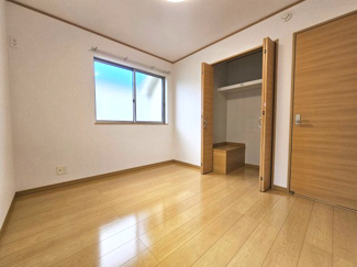 【洋室】 | 春日部市藤塚 築浅中古戸建 | 5.3帖の洋室のクローゼット