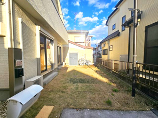 【庭】 | 春日部市藤塚 築浅中古戸建 | 広々とした庭があるため、住む方に合わせて色々な使い方ができるのは楽しみが膨らみますね