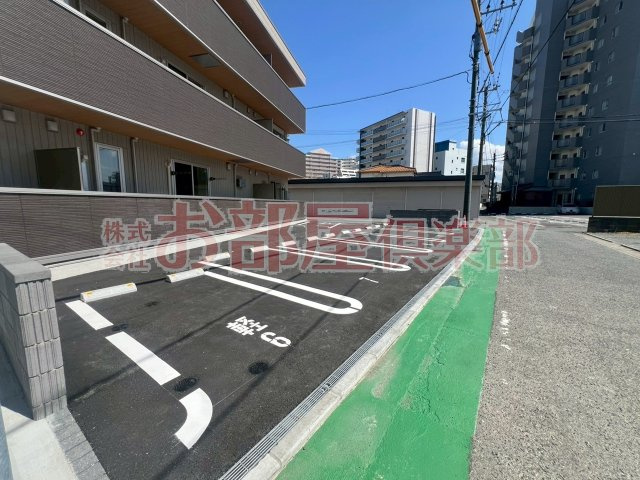 D-room＋西町の駐車場