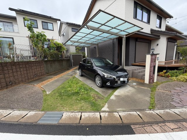 黒笹山手戸建の駐車場