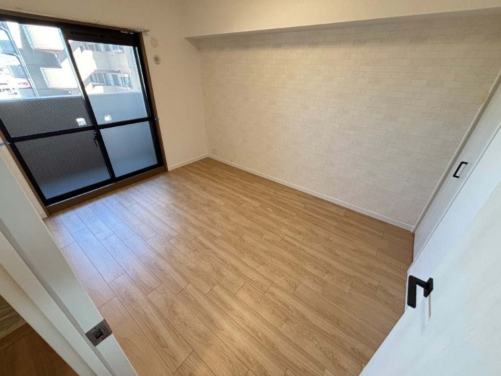 シャトー勝川Ⅲの洋室|明るい洋室です