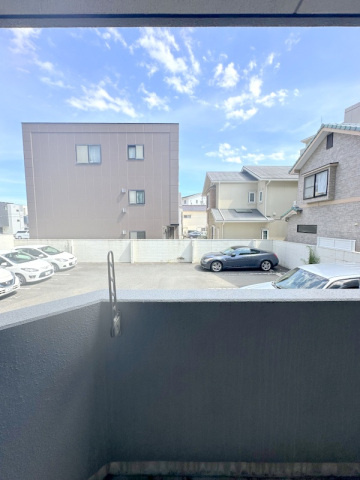 ラフィネ東雲の駐車場