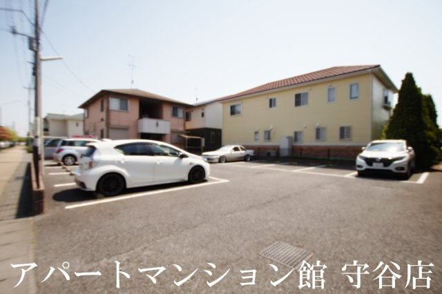 レオパレスイクシードⅡの駐車場