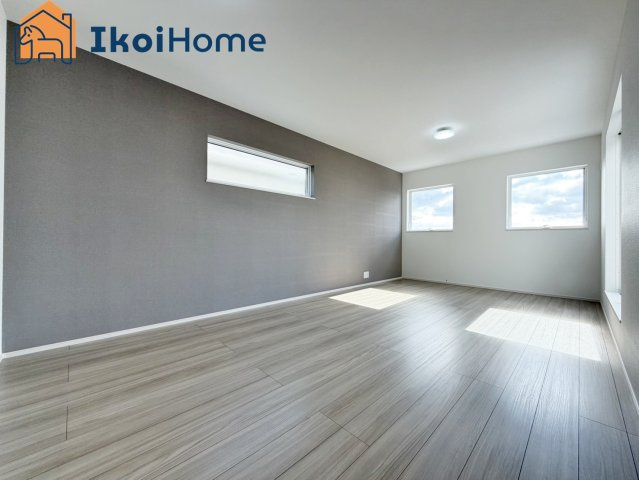 明石市朝霧南町3丁目第2　全3棟　3号棟　新築戸建の居間・リビング|【ホームページに現地動画掲載中】●年中無休：当日予約可●LDK18.5帖。2面採光で明るいです。