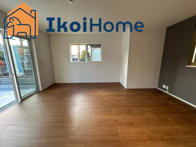 明石市朝霧南町3丁目第2　全3棟　3号棟　新築戸建の居間・リビング|同社施工事例です。フロアーコーティング・エアコン・壁掛けテレビ・などを住宅ローンに組込む事も可能です