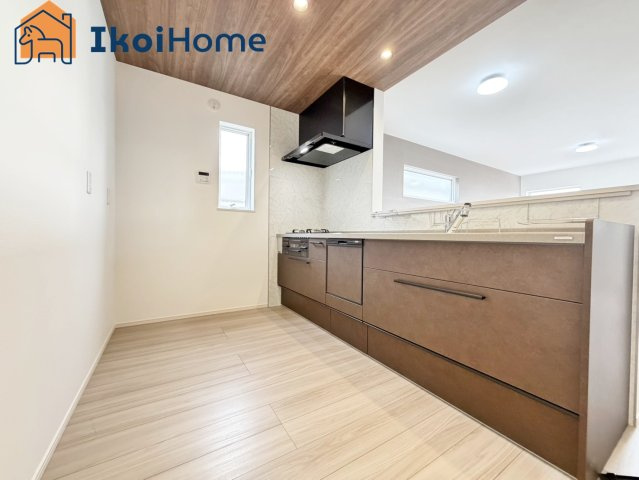 明石市朝霧南町3丁目第2　全3棟　3号棟　新築戸建のキッチン|【ホームページに現地動画掲載中】●年中無休：当日予約可●人気の対面式のキッチンで明るく使いやすです！