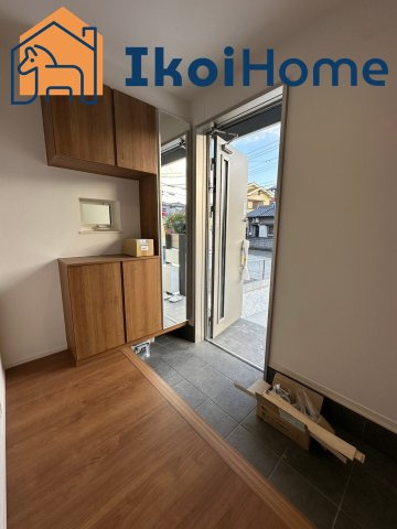 明石市朝霧南町3丁目第2　全3棟　3号棟　新築戸建の玄関|同社施工事例です●年中無休：当日予約可●玄関には靴をたくさん収納できるシューズボックスが完備