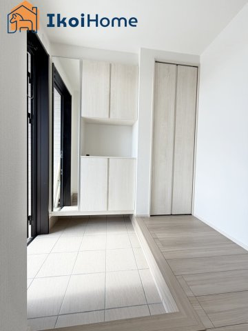 明石市朝霧南町3丁目第2　全3棟　3号棟　新築戸建の玄関|【ホームページに現地動画掲載中】●年中無休：当日予約可●玄関には大きなシューズボックスが完備♪