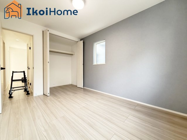 明石市朝霧南町3丁目第2　全3棟　3号棟　新築戸建の子供部屋|【ホームページに現地動画掲載中】●年中無休：当日予約可●アクセントクロスがおしゃれな空間です。