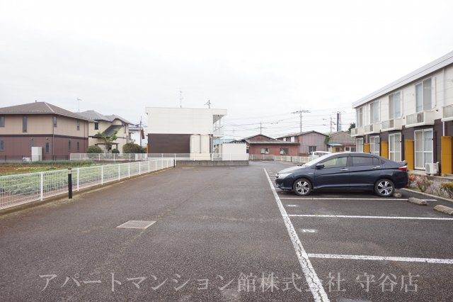 レオパレス2004の駐車場