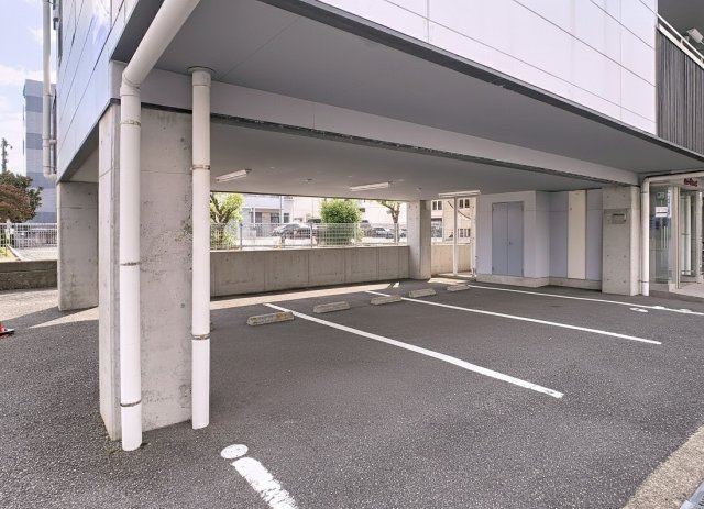 アイリスコートの駐車場