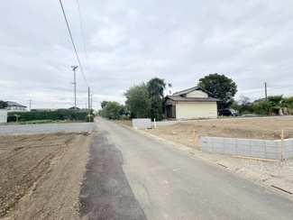 【前面道路含む現地写真】