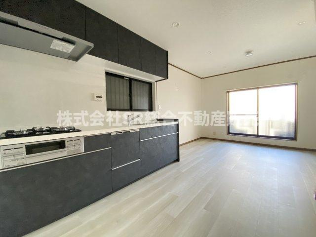 荒川3丁目中古戸建の居間・リビング|ゆったりとしたリビングです