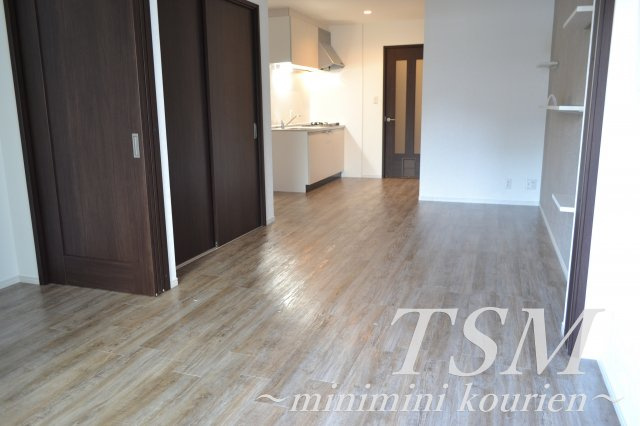 ルシアコートＭＩＴＳＵＹＡの居間・リビング|9.6帖のリビング