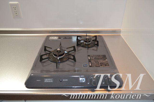 ルシアコートＭＩＴＳＵＹＡのキッチン|２口ガスコンロ付き
