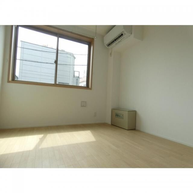 平井ＳＫハイツの居間・リビング