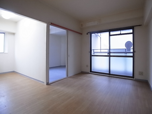 神戸市須磨区戸政町４丁目の賃貸マンションの居間・リビング|リビング