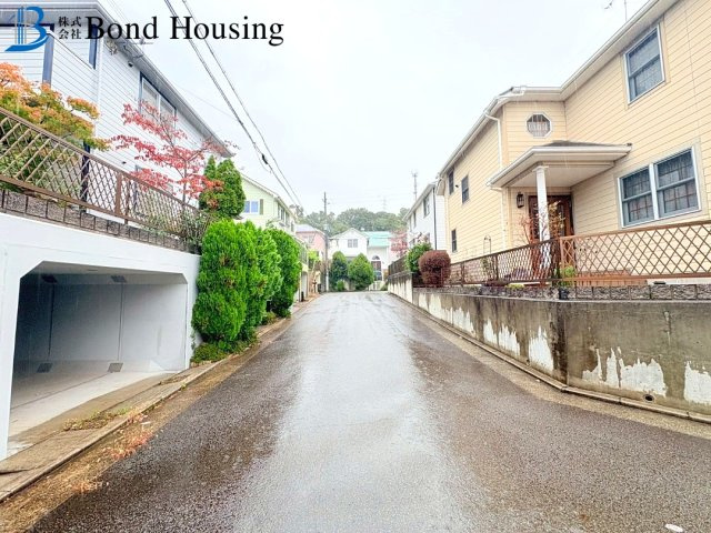 三方角地　令和４年４月リフォ済み　大久保町西脇　中古戸建の前面道路含む現地写真