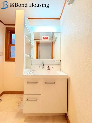 三方角地　令和４年４月リフォ済み　大久保町西脇　中古戸建の独立洗面台