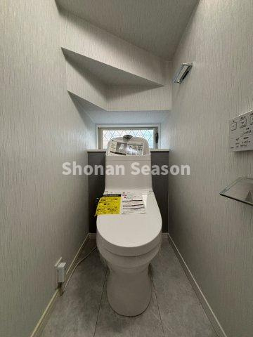 【トイレ】 | 水回りの掃除がしやすい一体型のトイレ！快適に使える温水洗浄便座付◎