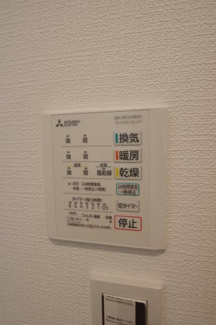 【冷暖房・空調設備】 | 【仲介手数料無料！！】府中市府中町3丁目　新築戸建て（全3棟）2号棟　7290万円 | 浴室暖房・乾燥・換気・涼風
