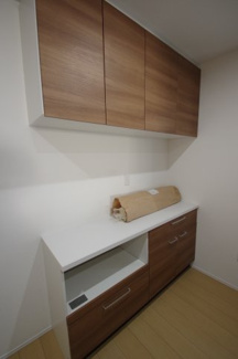 【収納】 | 【仲介手数料無料！！】府中市府中町3丁目　新築戸建て（全3棟）2号棟　7290万円 | 食器棚