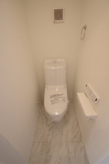 【トイレ】 | 【仲介手数料無料！！】府中市府中町3丁目　新築戸建て（全3棟）2号棟　7290万円 | 3階トイレ