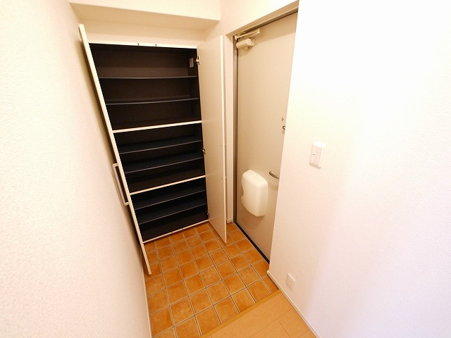 ウエストメゾンＣの玄関|毎日通る玄関はこちらです