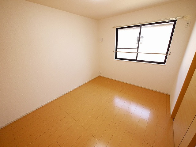 ウエストメゾンＣの洗面所|ゆったりとスペースのある洗面所