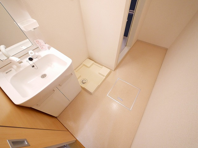 ウエストメゾンＣの洋室|落ち着いた色調の洋室です