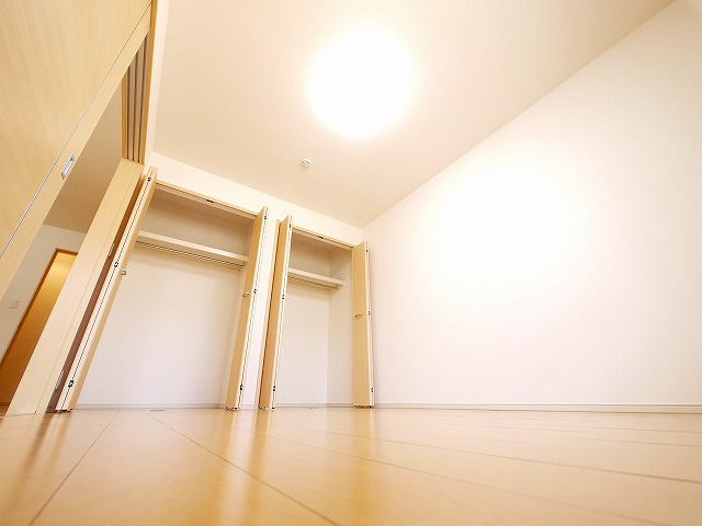 ウエストメゾンＣの洋室|個人の部屋や寝室として使える洋室です