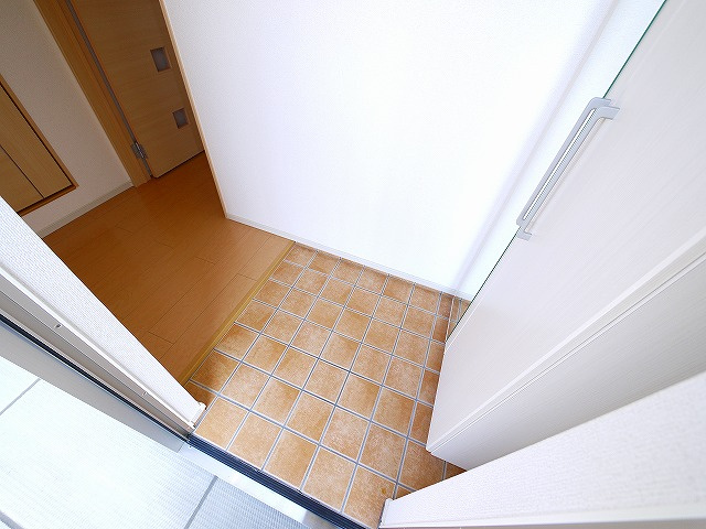 ウエストメゾンＣの駐車場|駐車場に車を止められます