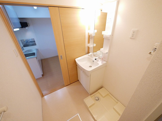 ウエストメゾンＣの洗面所|スペースが確保できる洗面所です