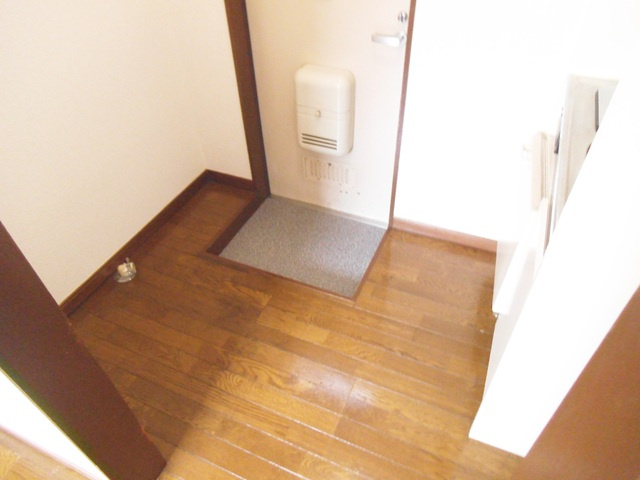 メゾン・ユマニテの玄関|キッチン周りは意外とゆったり！