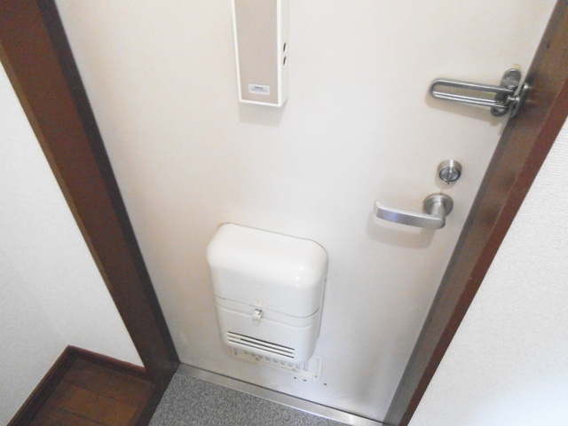 メゾン・ユマニテの玄関|郵便受け付きの玄関です！