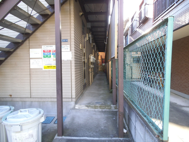 メゾン・ユマニテのロビー|1階のエントランス部分です♪