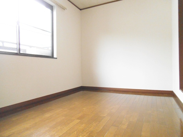 メゾン・ユマニテの居間・リビング|明るい室内です！