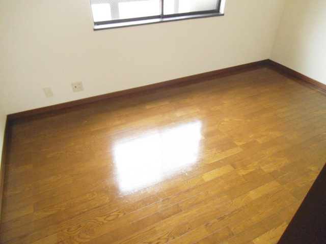 メゾン・ユマニテの寝室|ピカピカのフローリングのお部屋！