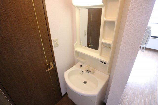 ジュネス名谷の独立洗面台