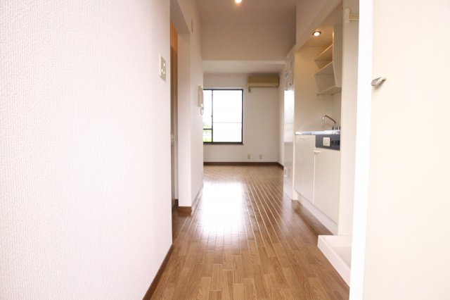 ジュネス名谷の玄関