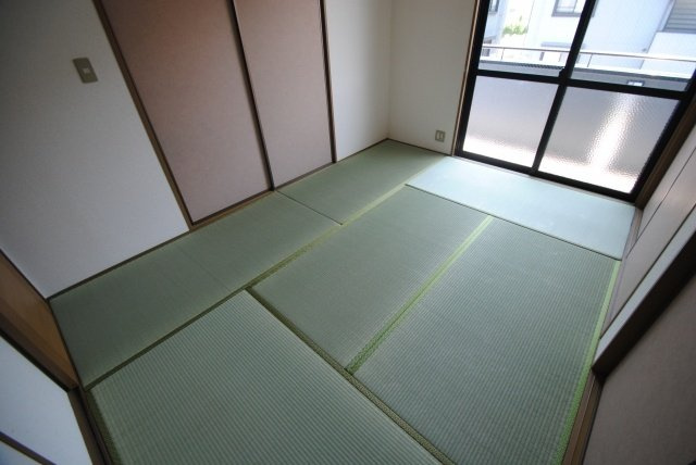 バティール西小森野A棟の和室|日本らしい落ち着いた雰囲気の和室です