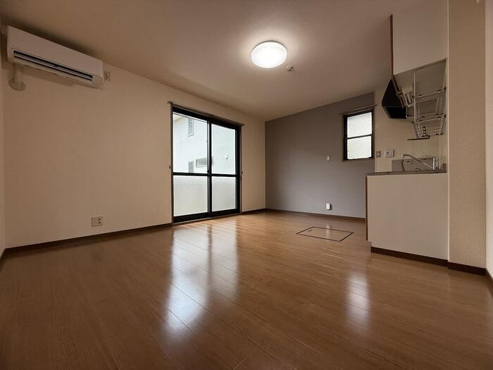 バティール西小森野A棟の居間・リビング|ゆったりとした居間です