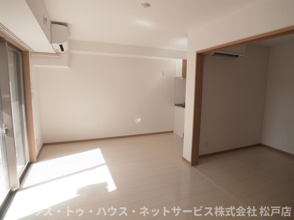 グラントレス松戸の居間・リビング