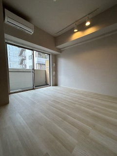SERENiTE江坂四番館の居間・リビング|ゆったりとした居間です