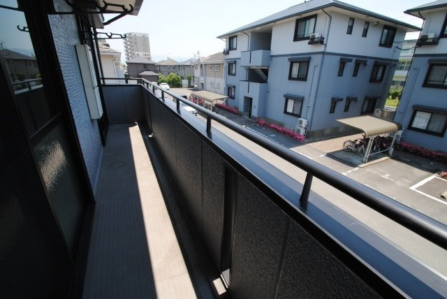 バティール西小森野A棟のバルコニー|※別号室のお写真です